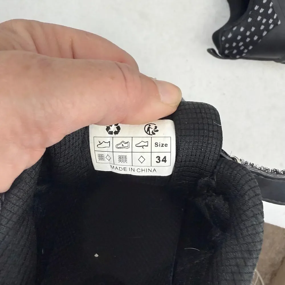 Ubjen Boy's Gray‎ & Black Athletic Sneakers - Size 34